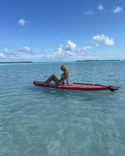 Kim Kardashian feet photo thumbnail