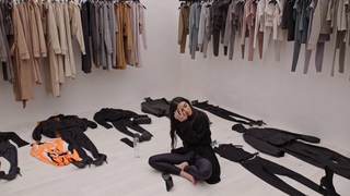 Kim Kardashian feet photo thumbnail