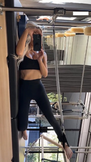 Kim Kardashian feet photo thumbnail