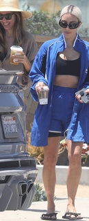 Kim Kardashian feet photo thumbnail