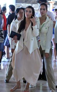 Kim Kardashian feet photo thumbnail