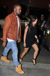 Kim Kardashian feet photo thumbnail
