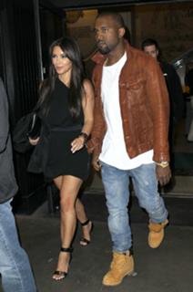 Kim Kardashian feet photo thumbnail