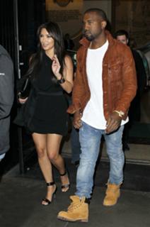 Kim Kardashian feet photo thumbnail