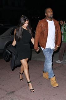 Kim Kardashian feet photo thumbnail