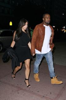 Kim Kardashian feet photo thumbnail