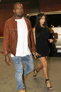 Kim Kardashian feet photo thumbnail