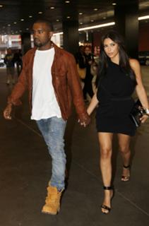 Kim Kardashian feet photo thumbnail