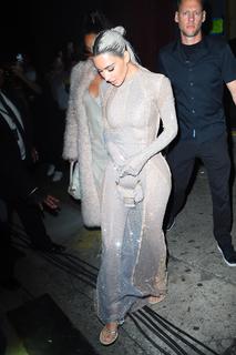 Kim Kardashian feet photo thumbnail