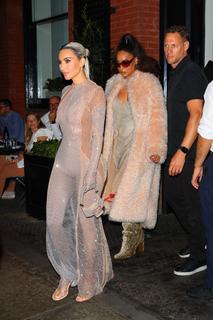 Kim Kardashian feet photo thumbnail