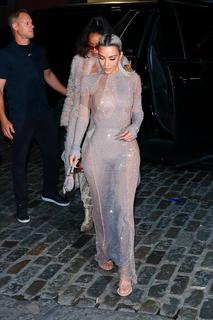 Kim Kardashian feet photo thumbnail