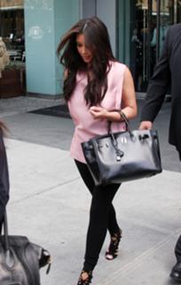 Kim Kardashian feet photo thumbnail
