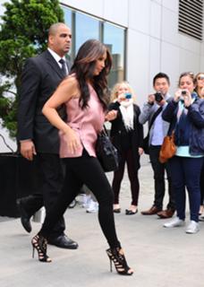 Kim Kardashian feet photo thumbnail