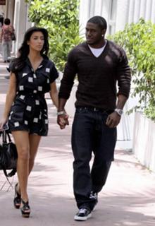 Kim Kardashian feet photo thumbnail