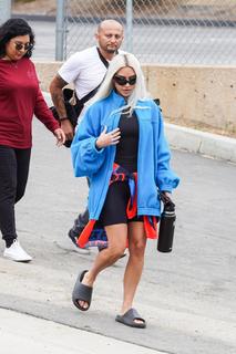 Kim Kardashian feet photo thumbnail