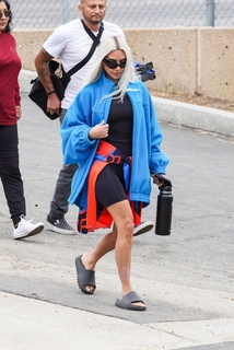 Kim Kardashian feet photo thumbnail