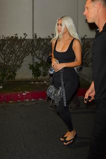 Kim Kardashian feet photo thumbnail