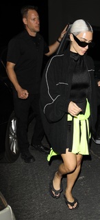 Kim Kardashian feet photo thumbnail