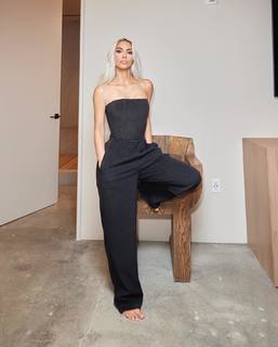 Kim Kardashian feet photo thumbnail