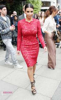 Kim Kardashian feet photo thumbnail