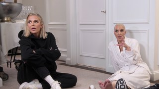 Kim Kardashian feet photo thumbnail