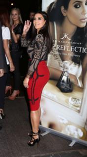 Kim Kardashian feet photo thumbnail