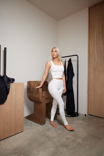 Kim Kardashian feet photo thumbnail