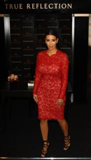 Kim Kardashian feet photo thumbnail
