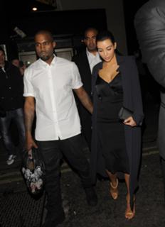 Kim Kardashian feet photo thumbnail