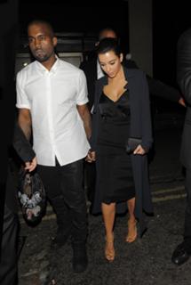 Kim Kardashian feet photo thumbnail