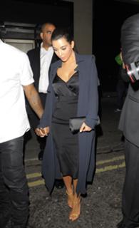 Kim Kardashian feet photo thumbnail