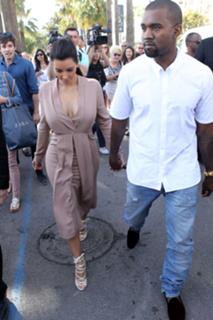Kim Kardashian feet photo thumbnail