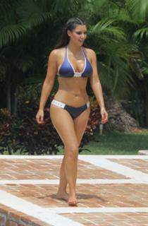 Kim Kardashian feet photo thumbnail