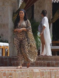 Kim Kardashian feet photo thumbnail