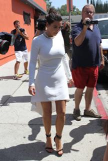 Kim Kardashian feet photo thumbnail