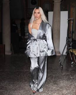 Kim Kardashian feet photo thumbnail