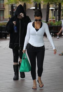 Kim Kardashian feet photo thumbnail