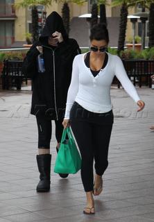 Kim Kardashian feet photo thumbnail