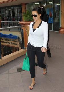 Kim Kardashian feet photo thumbnail