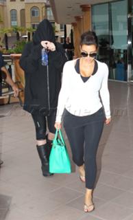Kim Kardashian feet photo thumbnail
