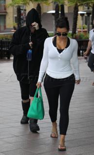 Kim Kardashian feet photo thumbnail