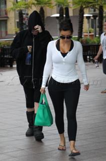 Kim Kardashian feet photo thumbnail
