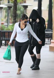 Kim Kardashian feet photo thumbnail