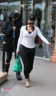 Kim Kardashian feet photo thumbnail