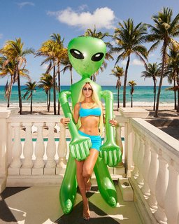 Kim Kardashian feet photo thumbnail