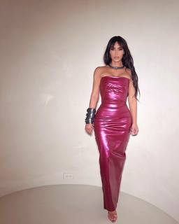 Kim Kardashian feet photo thumbnail