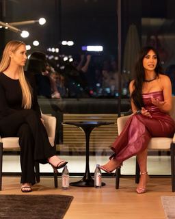 Kim Kardashian feet photo thumbnail