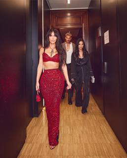 Kim Kardashian feet photo thumbnail