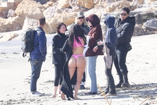 Kim Kardashian feet photo thumbnail