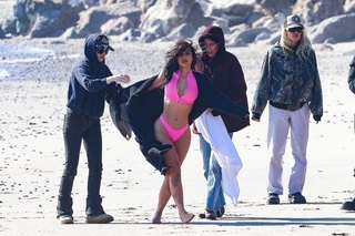 Kim Kardashian feet photo thumbnail